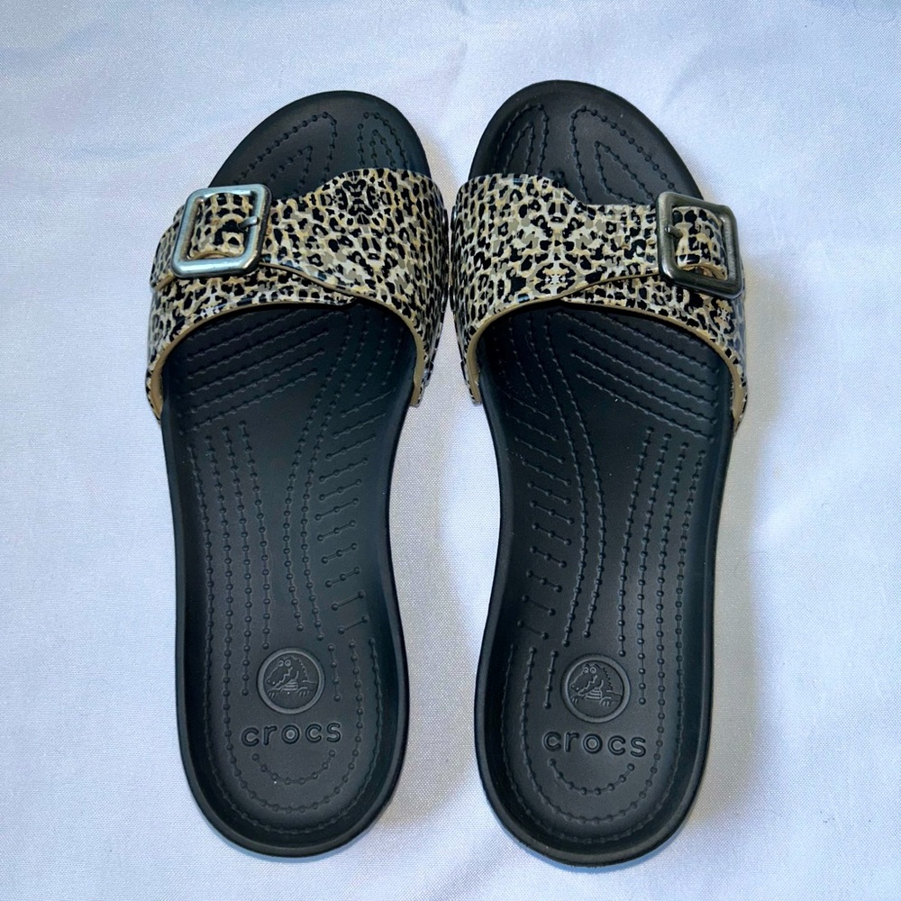 Crocs Sarah Leopard Sandal size 8